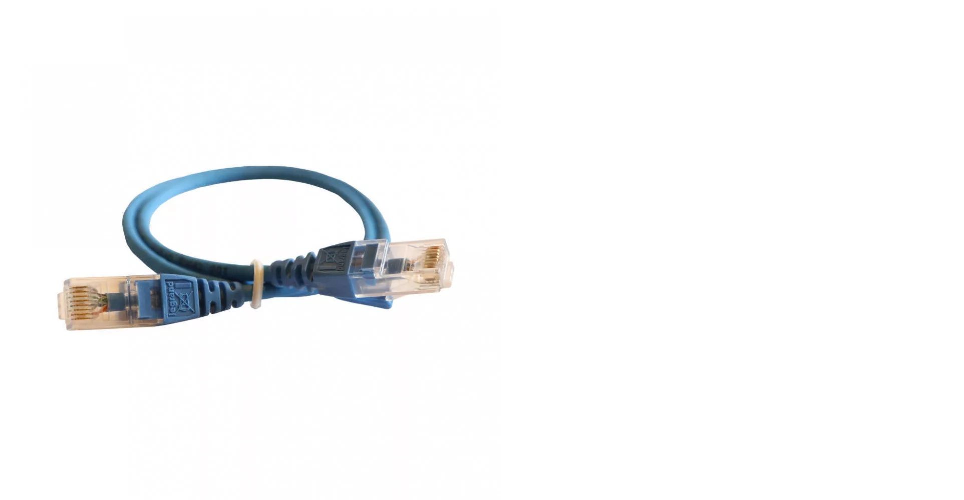 LEGRAND patch kábel RJ45-RJ45 Cat6 árnyékolatlan (U/UTP) LSZH (LSOH) 0,5 méter kék d: 5,2mm AWG24 LCS3